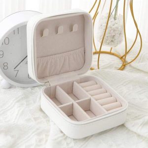 1pc White Minimalist Pu Leather Jewelry Box, Portable And Suitable For Storing Rings & Necklaces For Women White